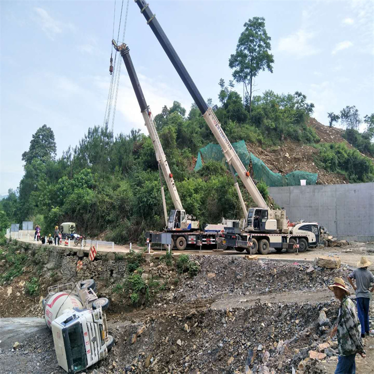 文儒镇汽车掉沟里叫吊车救援要多少钱